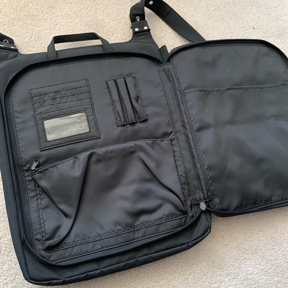 Gently used Targus Mickey Laptop Messenger Bag - Picture 6 of 10